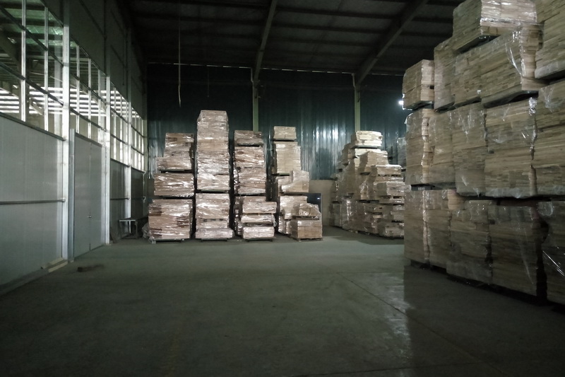 木業(yè)倉庫一角